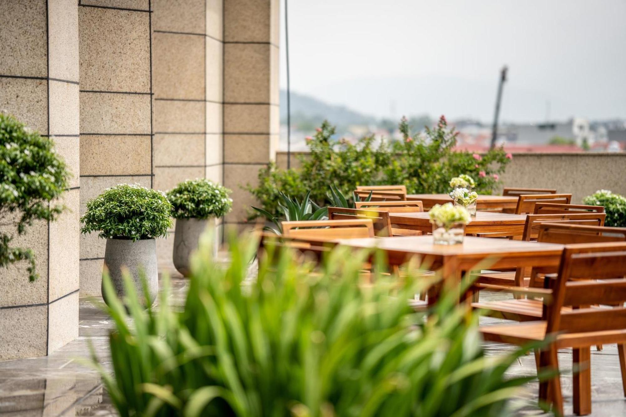 Crowne Plaza Vinh Yen City Centre By Ihg Exterior foto